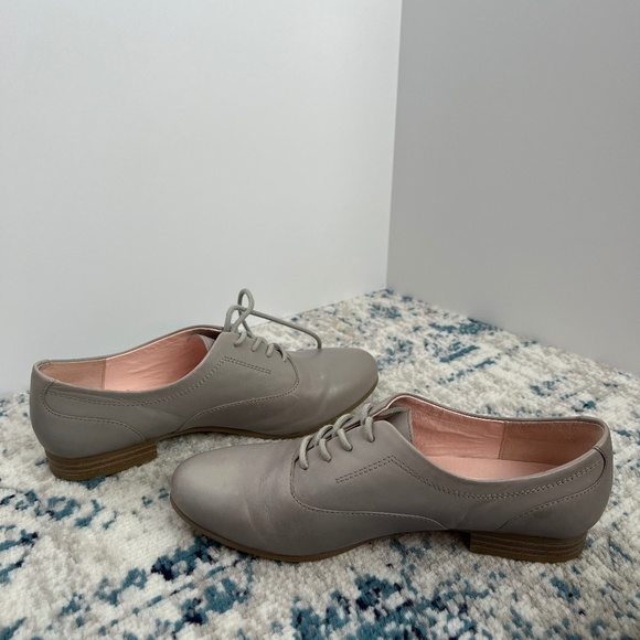 White Mountain Light Grey Leather Oxfords Size 6 - Picture 10 of 16